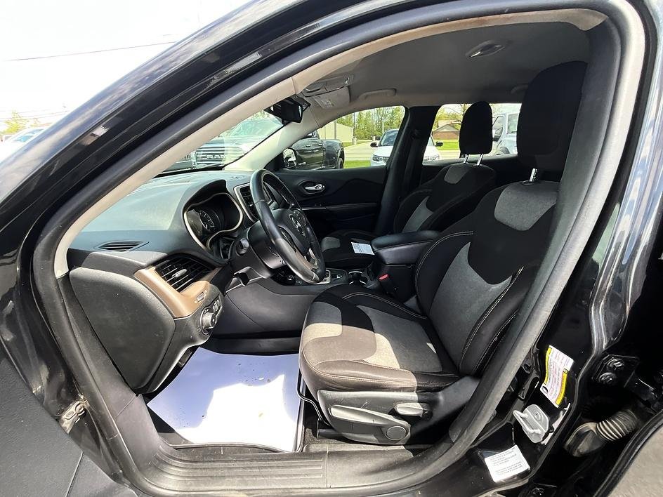 Used 2014 Black Jeep Latitude image 14