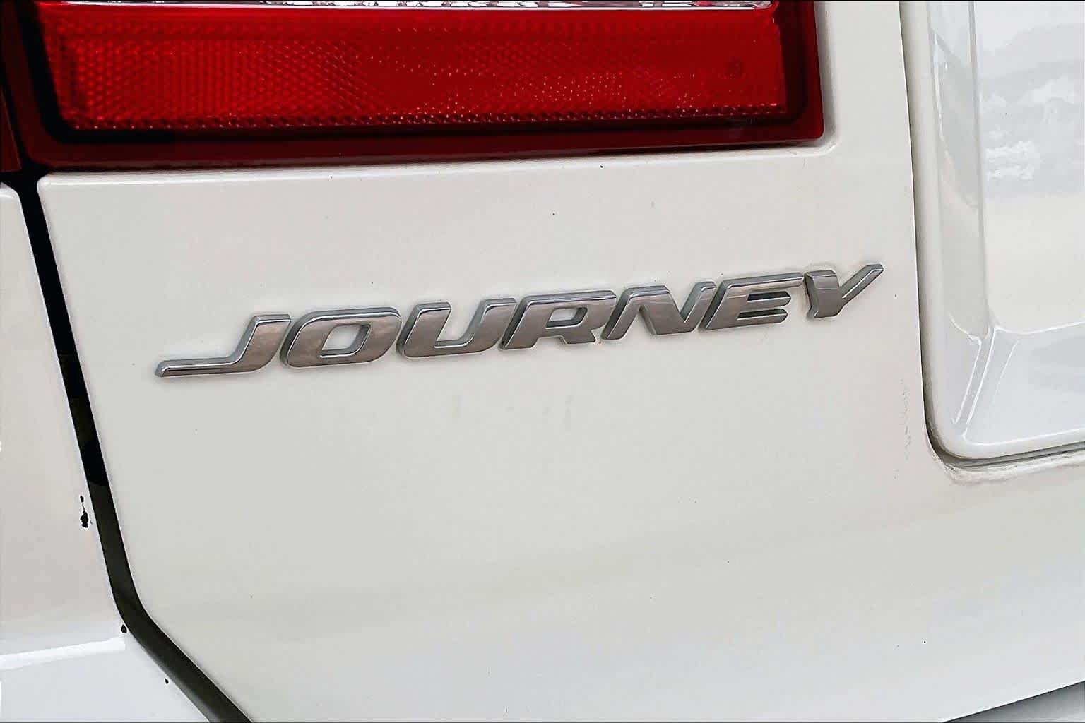 Used 2018 Vice White Dodge SE image 11
