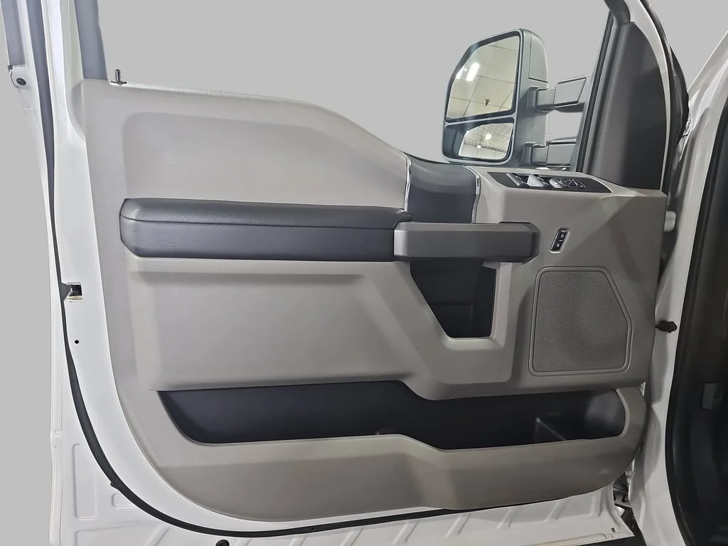 Used 2018 White Ford XLT image 31