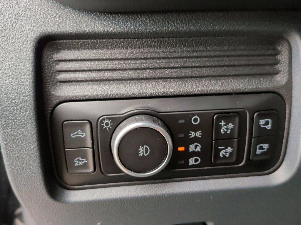 Used 2025 Agate Black Metallic Ford Lariat image 16