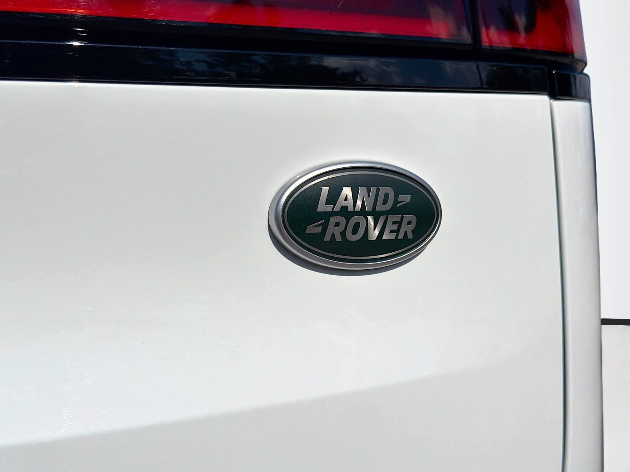 Used 2023 Fuji White Land Rover SE Dynamic image 48