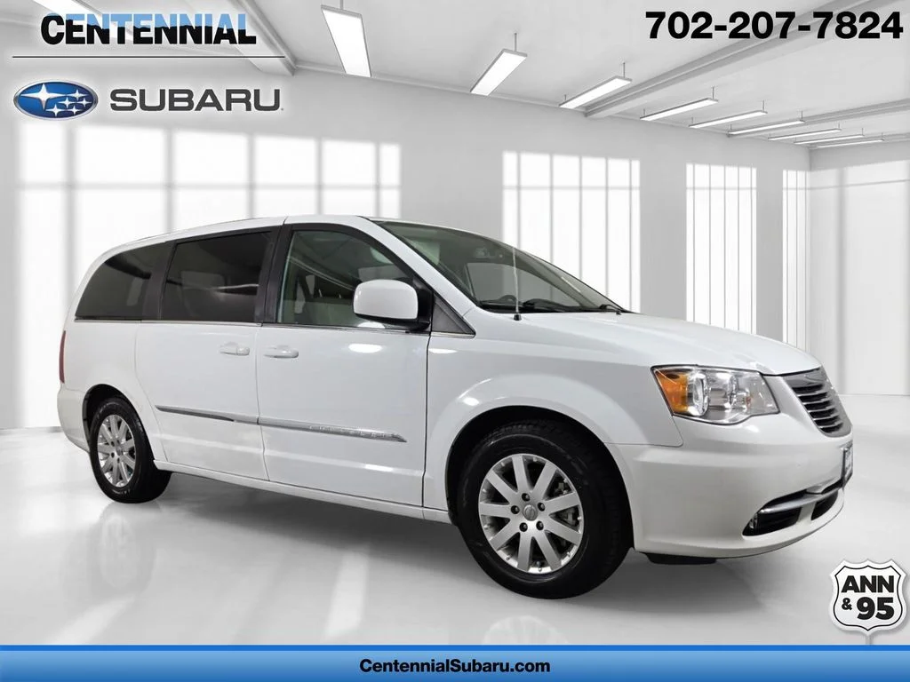 2016 Chrysler Town & Country Touring's photo