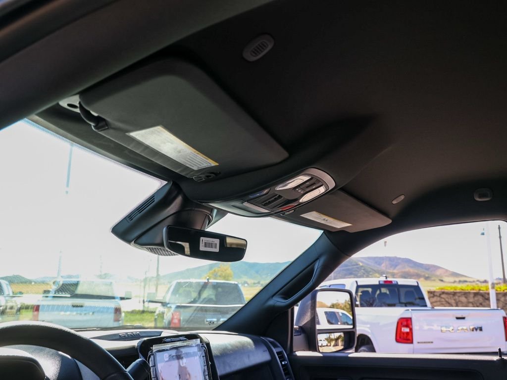 New 2026 Diamond Black Crystal Pearl-Coat Exterior Paint RAM Tradesman image 12