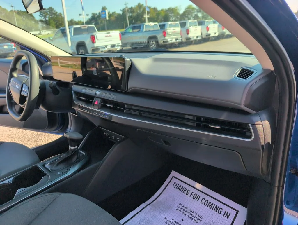 2025 Kia K4 LXS - Photo 36