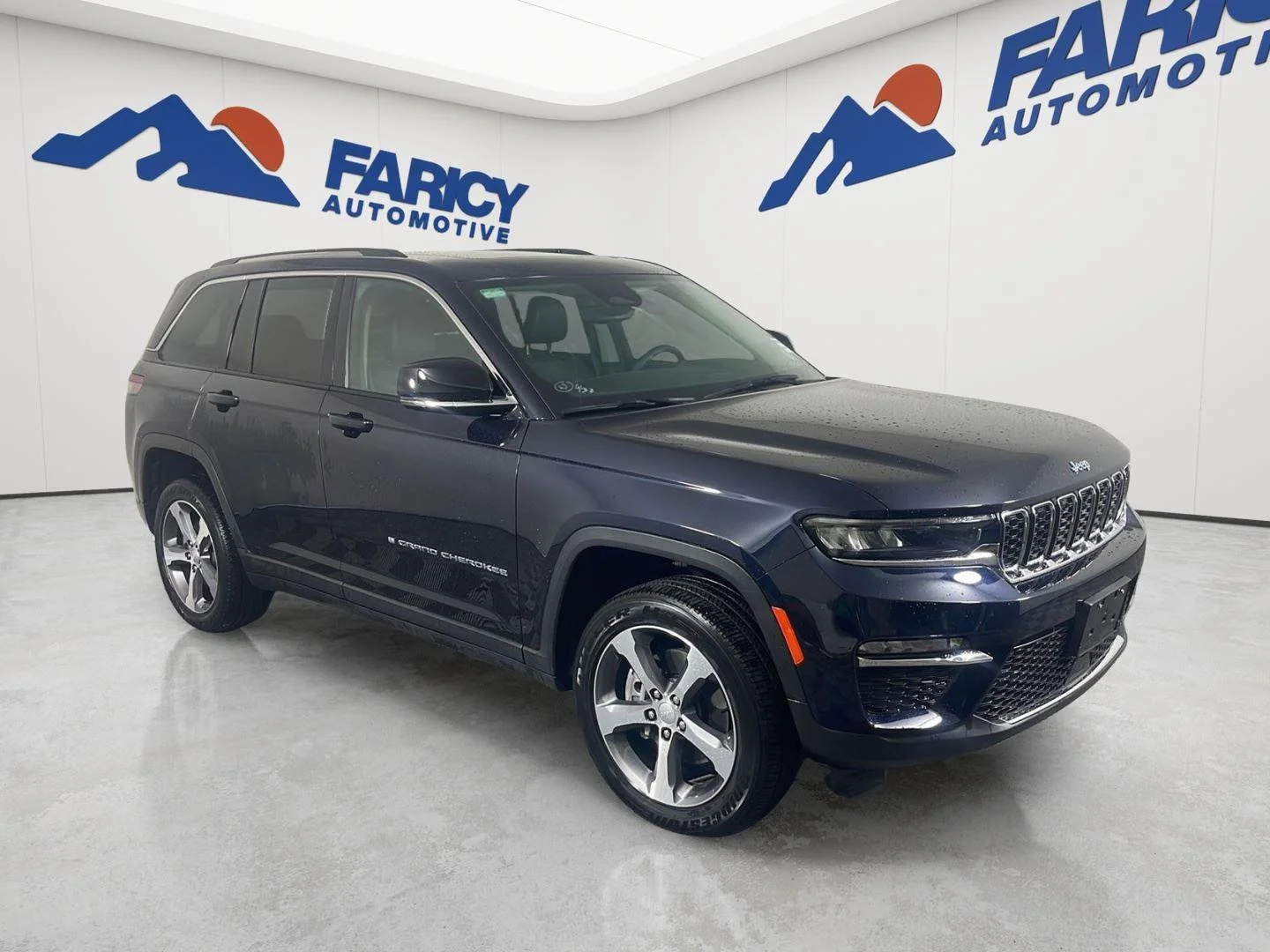 Used 2024 Midnight Sky Jeep 4xe image 5