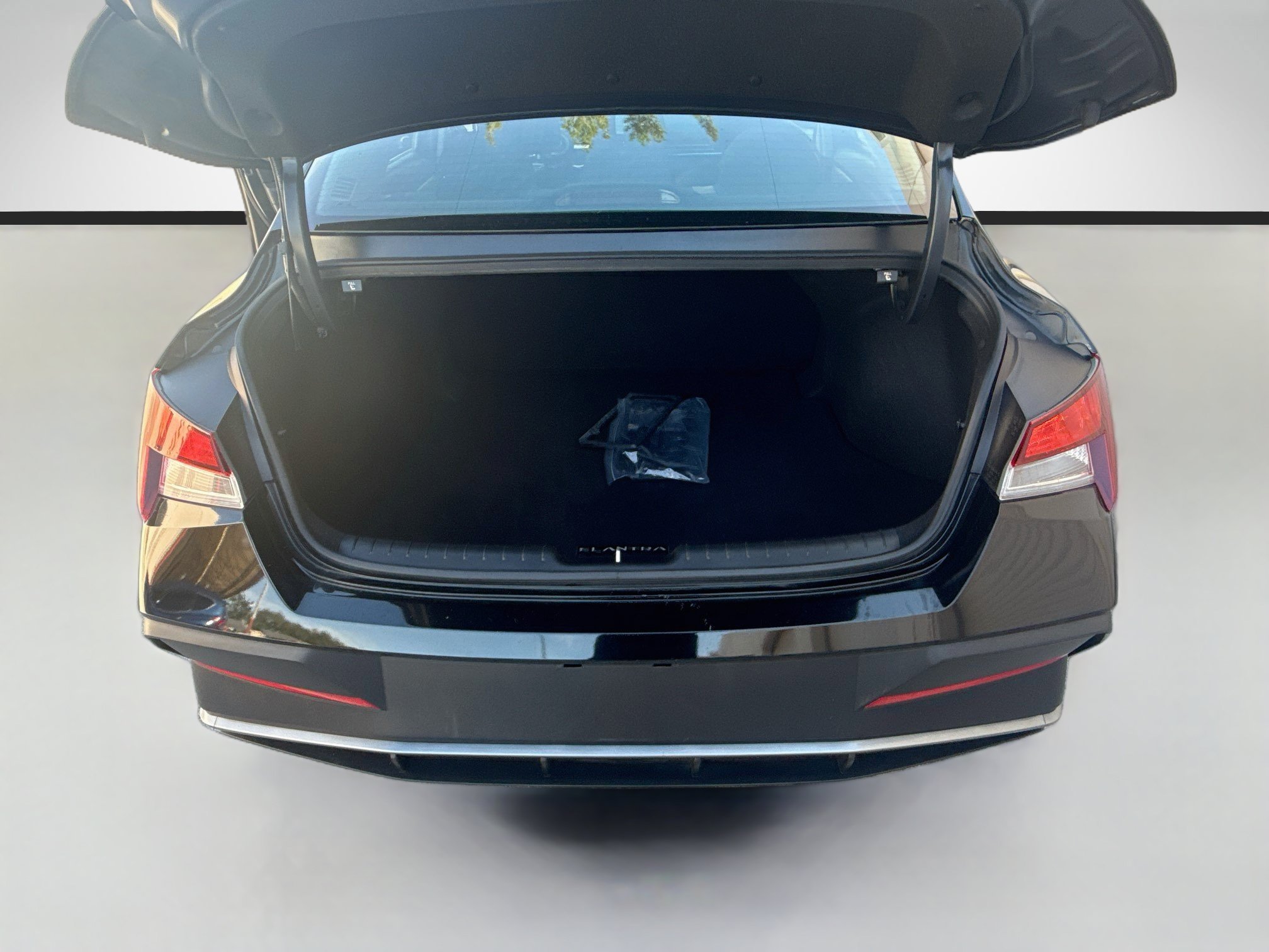 2025 Hyundai Elantra SE - Photo 23