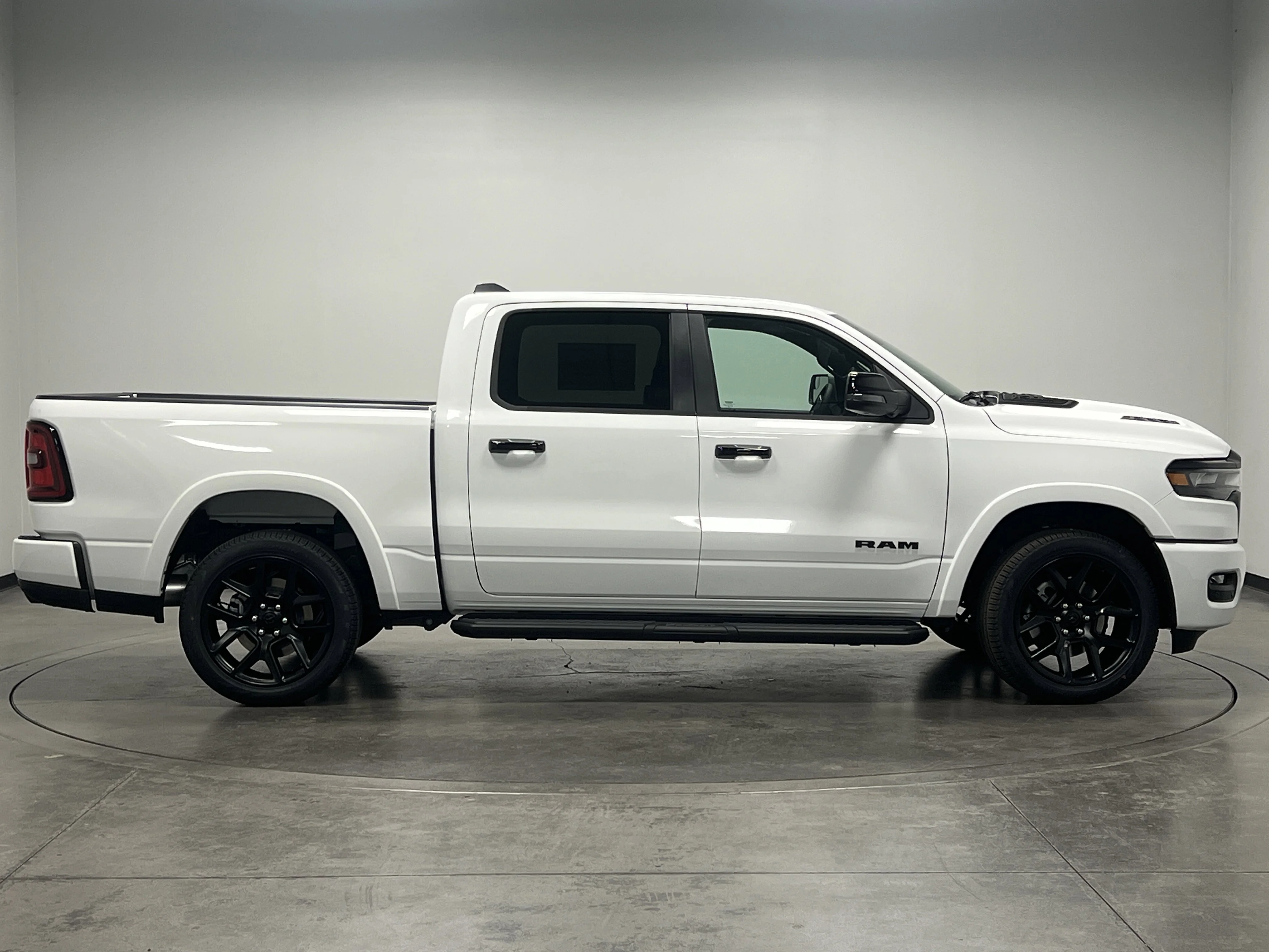 2026 RAM 1500 Laramie - Photo 9