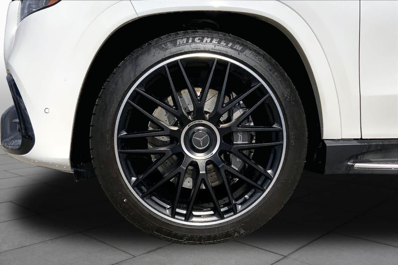 Used 2025 MANUFAKTUR Moonlight White Metallic Mercedes-Benz AMG® GLS 63 image 11