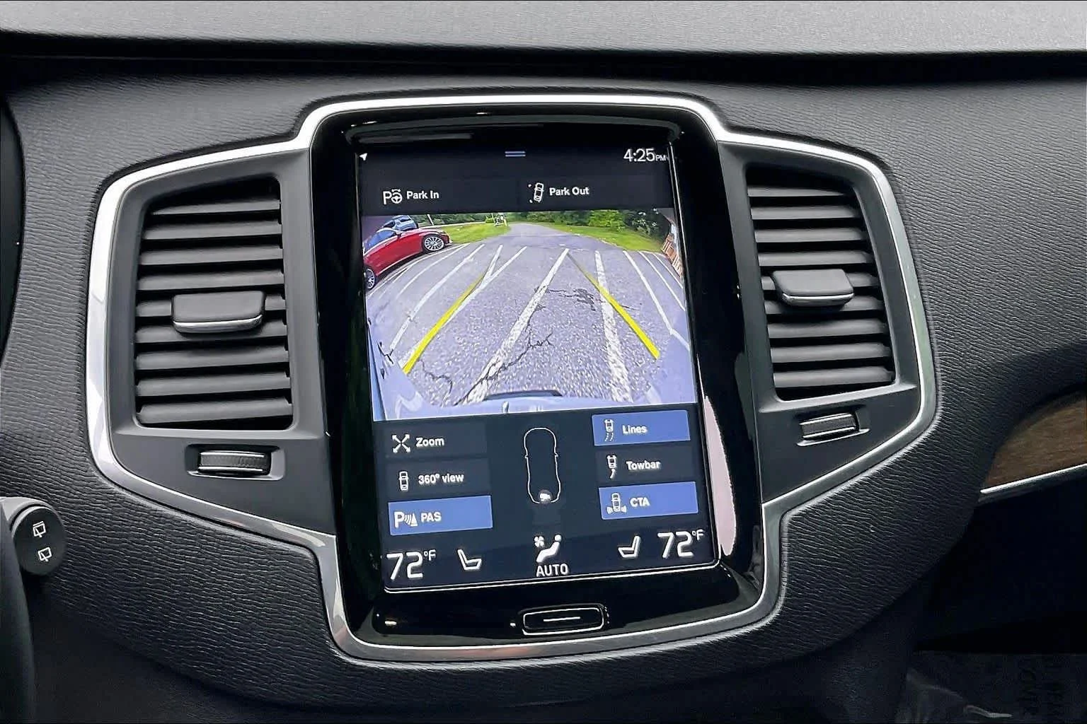 Used 2019 Bright Silver Metallic Volvo Momentum image 28