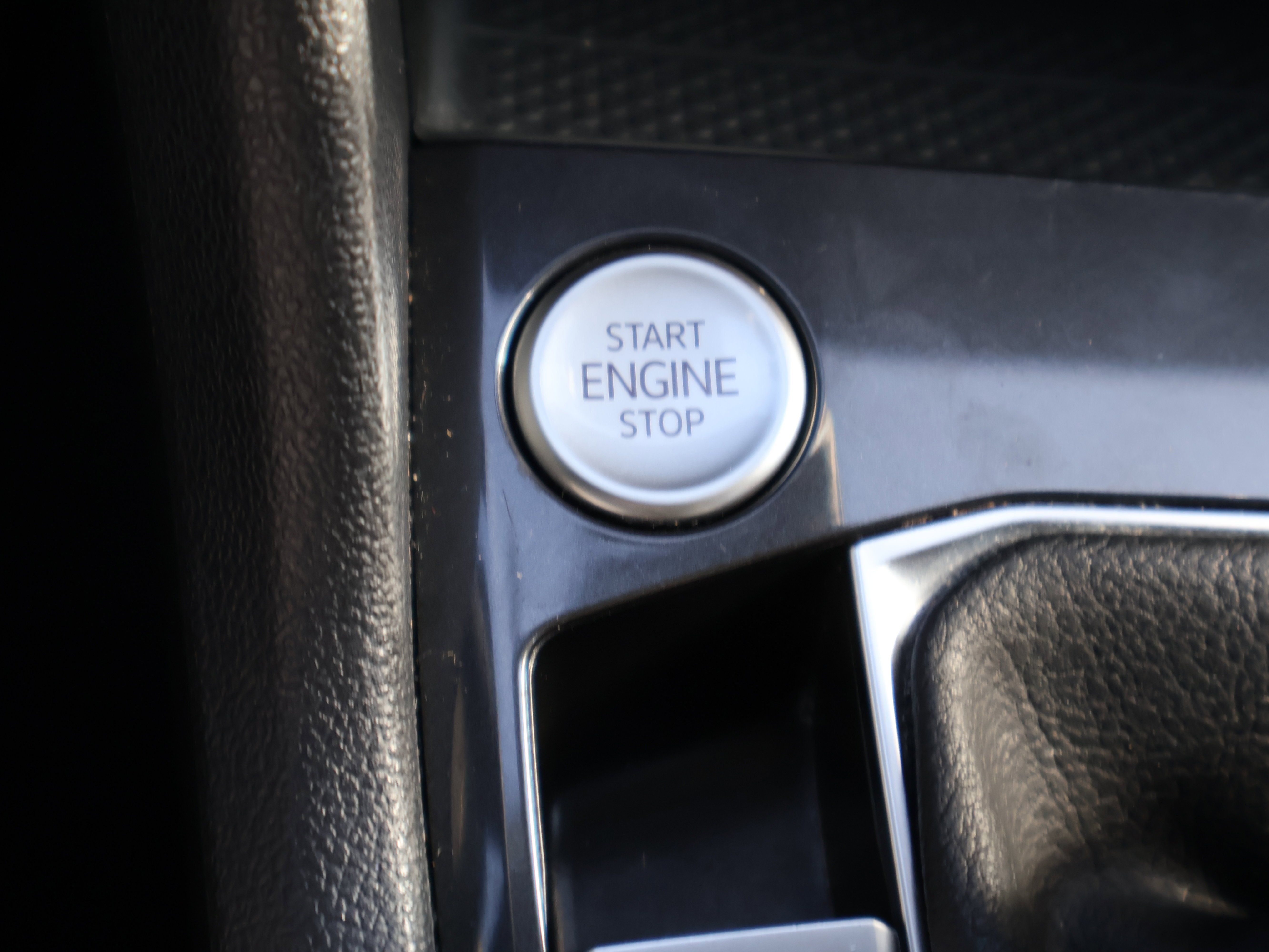 2022 Volkswagen Tiguan SE - Photo 30