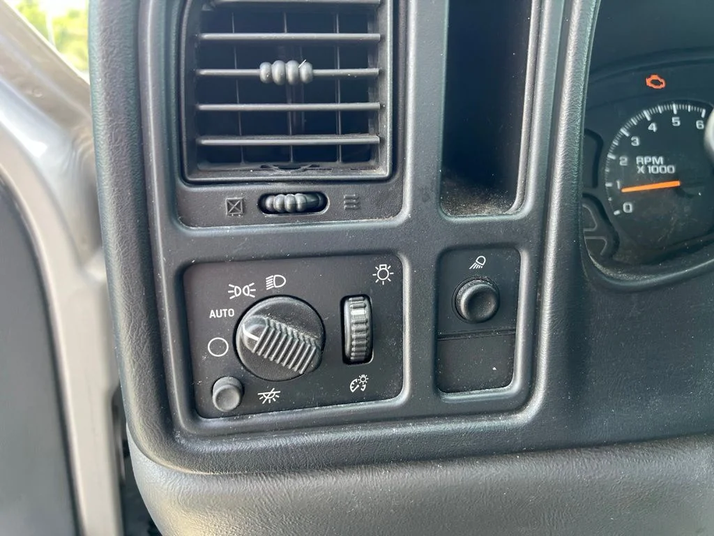 Used 2007 Silver Birch Metallic Chevrolet Work Truck image 19