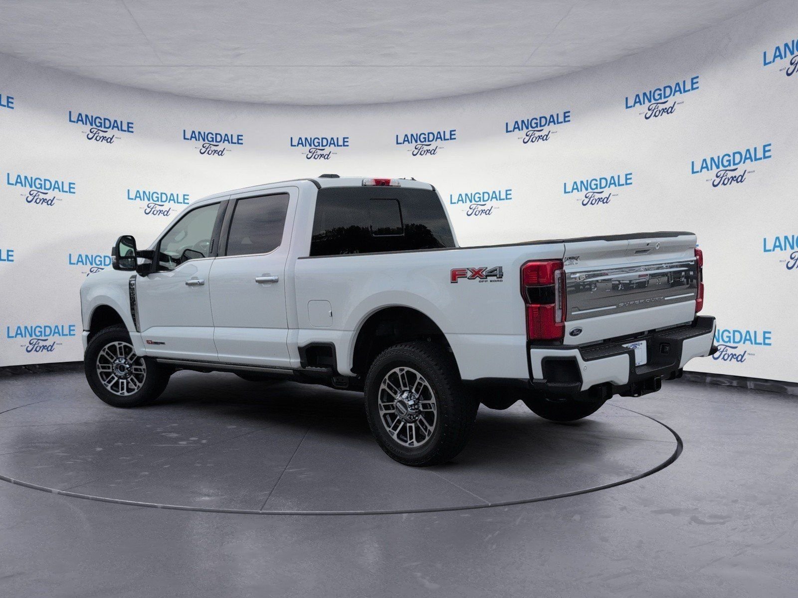 New 2026 Star White Metallic Tri-Coat Ford Platinum image 9