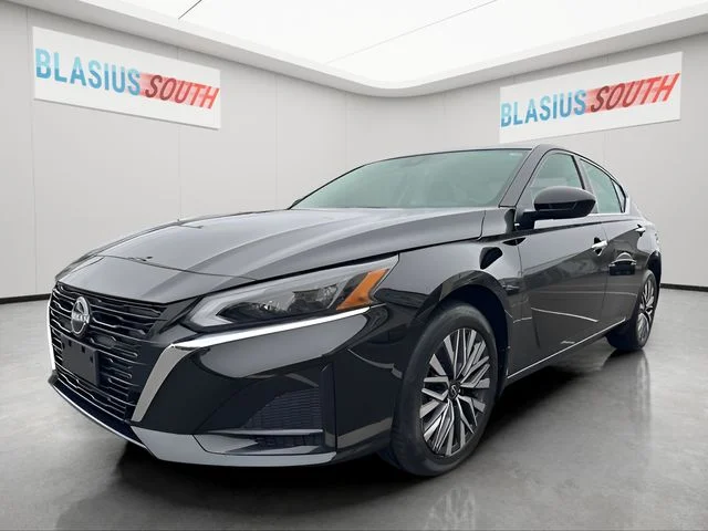 Used 2023 Black Nissan 2.5 SV image 7