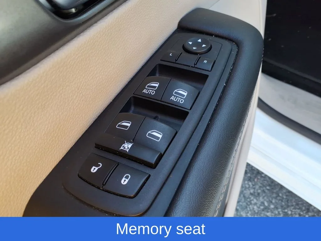 Used 2023 White Chrysler Touring L image 11
