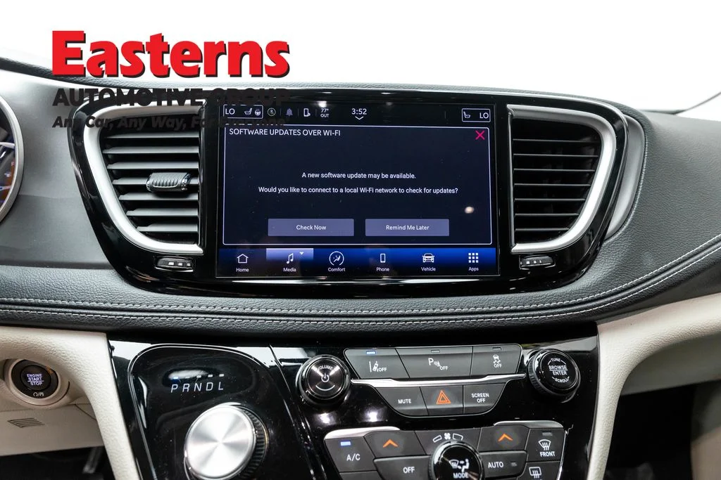 Used 2023 White Chrysler Touring L image 12