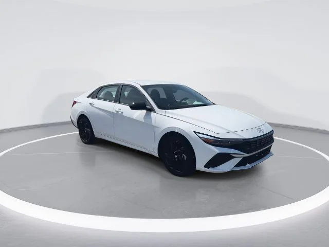 Used 2026 White Hyundai SEL Sport image 2