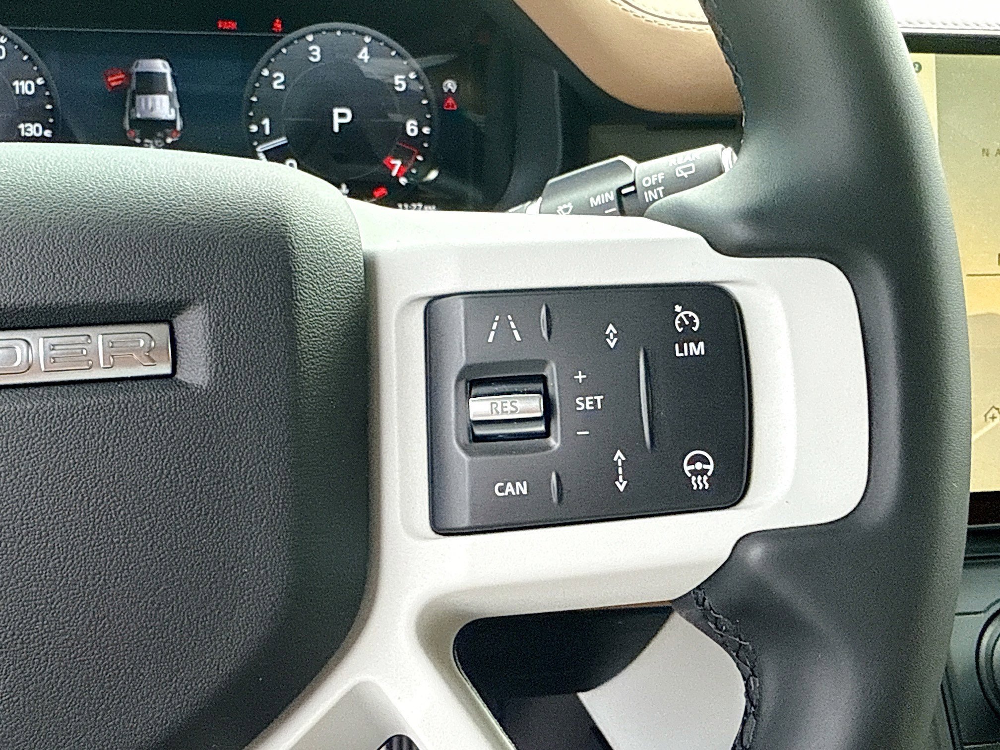 New 2026 Woolstone Green LAND ROVER X-Dynamic SE image 37