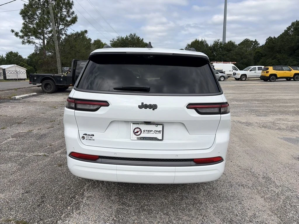 New 2026 Bright White Clear-Coat Exterior Paint Jeep Limited Reserve image 5