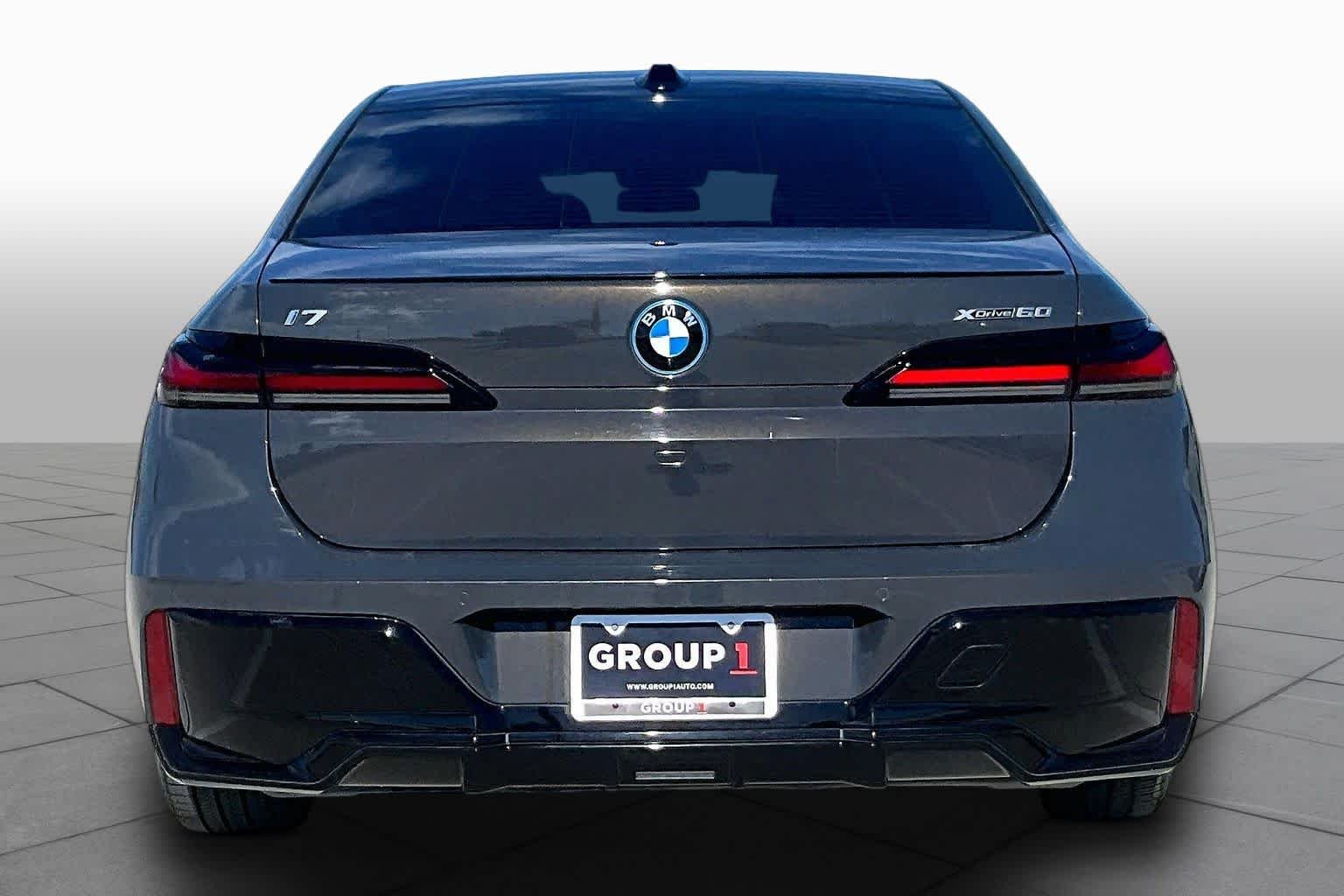 Used 2023 Individual Dravit Grey Metallic BMW xDrive60 image 4