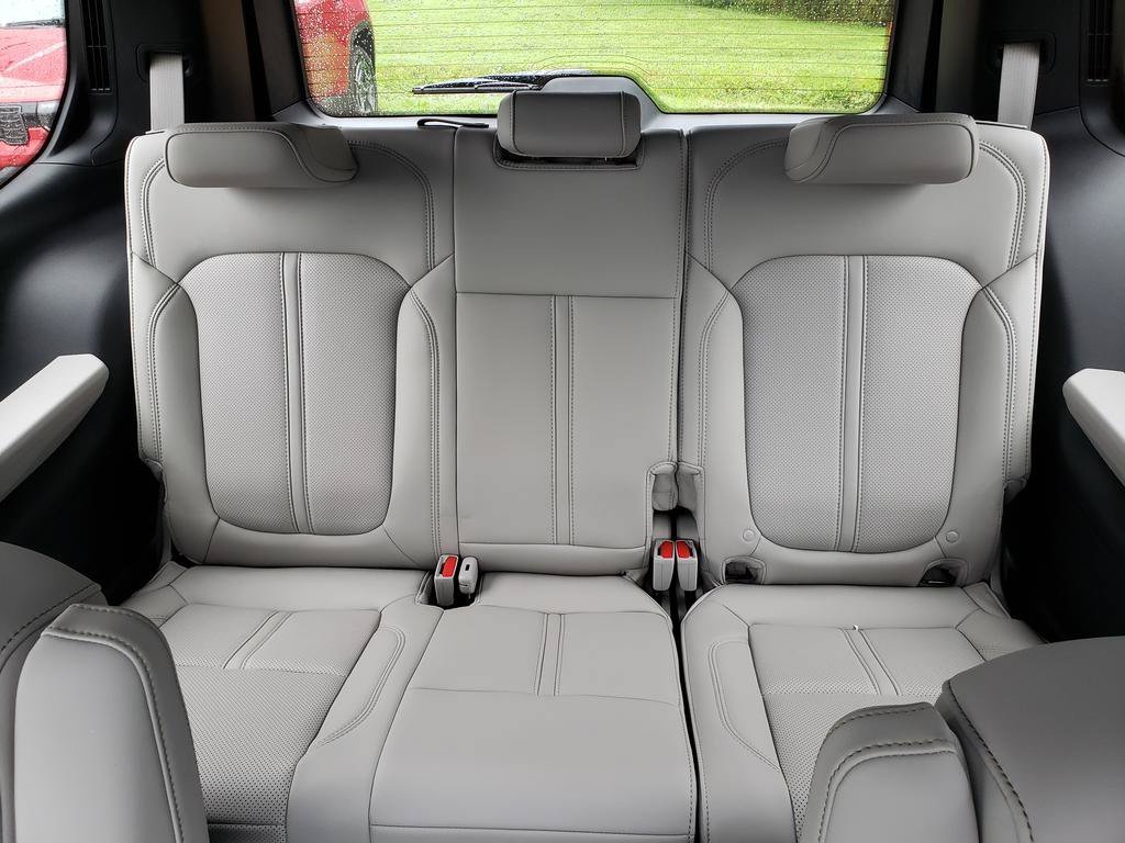 New 2026 Velvet Red Pearl-Coat Exterior Paint Jeep Limited Reserve image 15