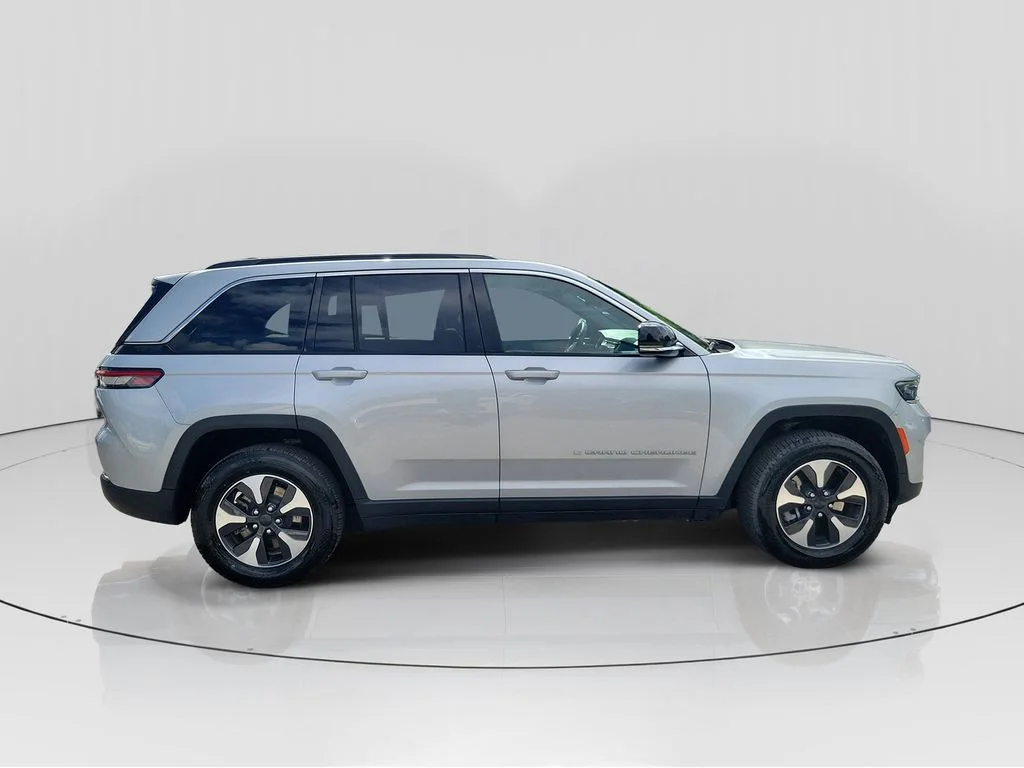 Used 2024 Silver Jeep 4xe image 8