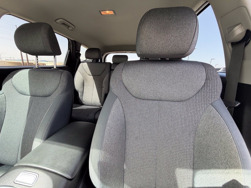 Used 2021 Black Hyundai SE image 12