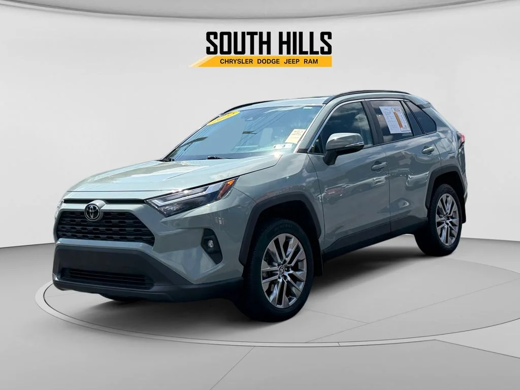 Used 2022 Green Toyota XLE Premium image 1