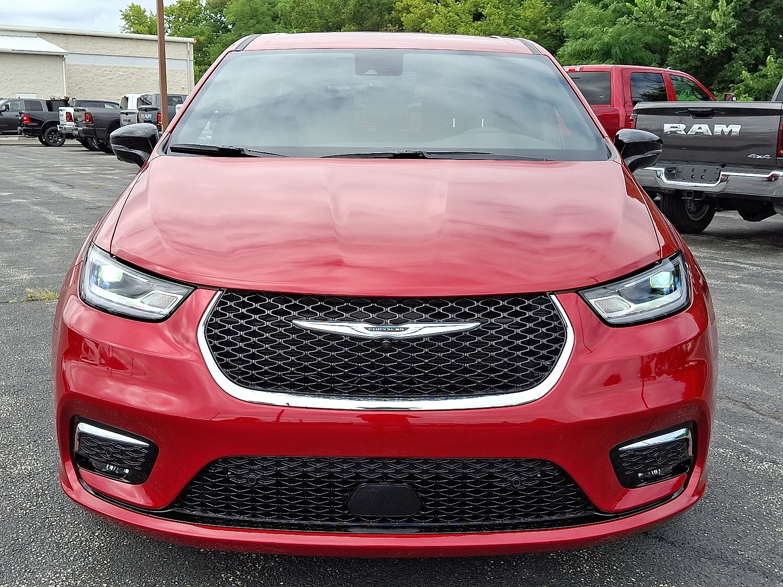 New 2026 Red Hot Pearl-Coat Exterior Paint Chrysler Select image 3