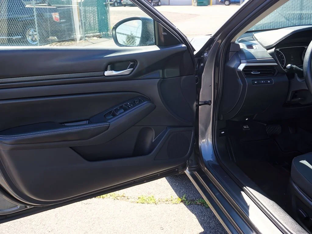 2025 Nissan Altima SV - Photo 18