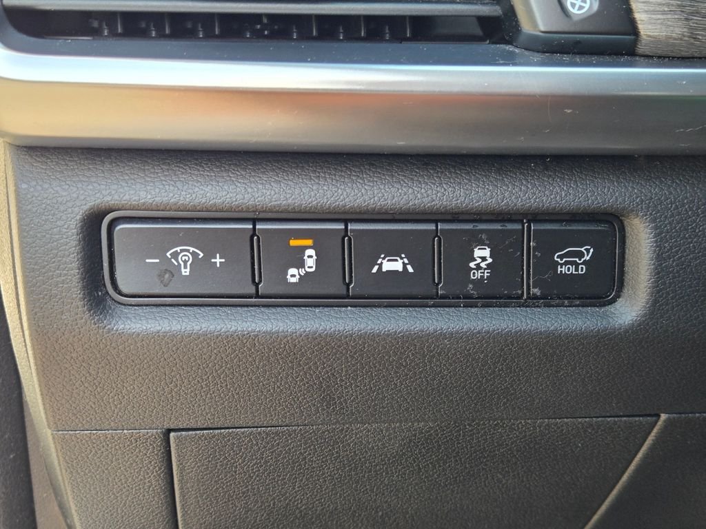 Used 2020 White Kia EX image 22