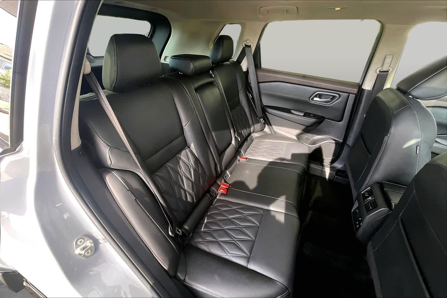 Used 2023 Boulder Gray Pearl Nissan Platinum image 21