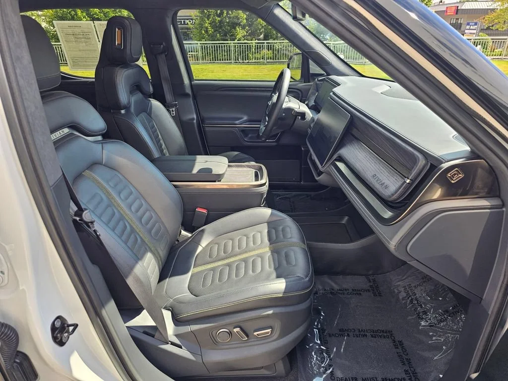 Used 2022  RIVIAN Adventure Package image 11