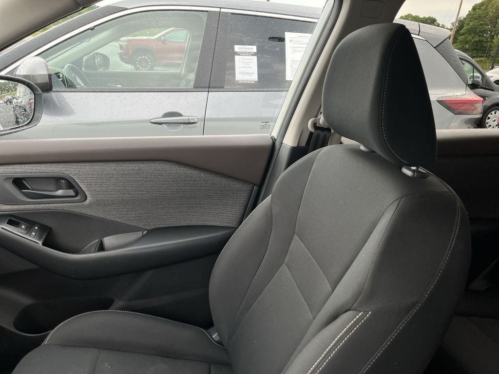 Used 2023 White Nissan S image 22
