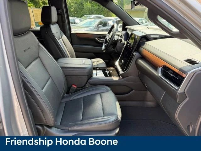 Used 2025 Silver GMC Denali image 51