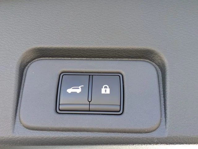 Used 2025 Gold Nissan Platinum image 13