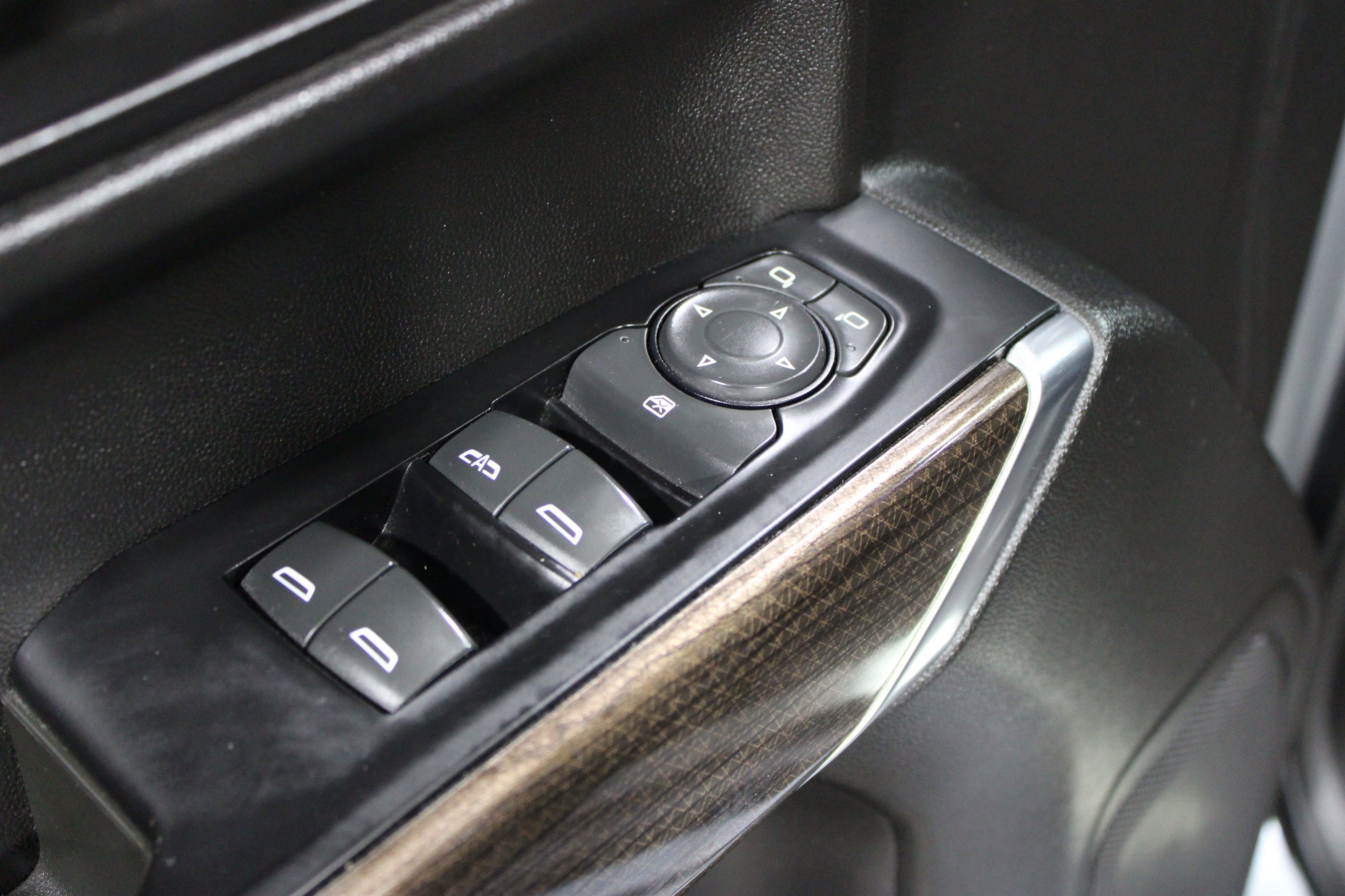 Used 2020 Satin Steel Metallic Chevrolet LT image 6