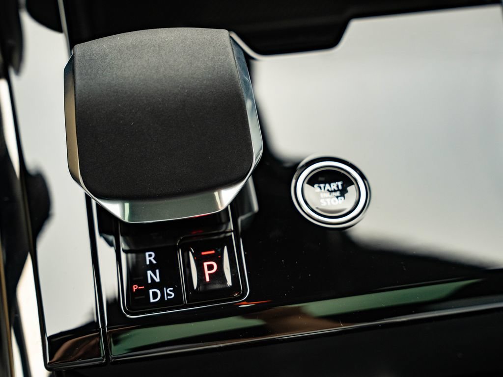 New 2026 Varesine Blue Land Rover SE image 36