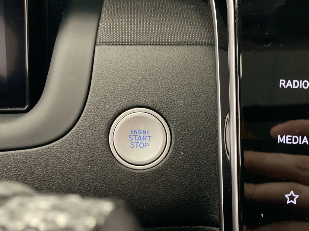 Used 2022 Quartz White Hyundai SEL image 16