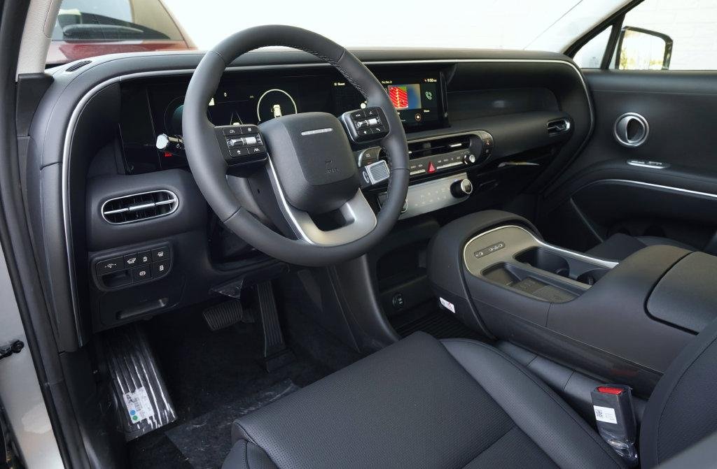 New 2027 Shimmering Silver Hyundai SEL image 10