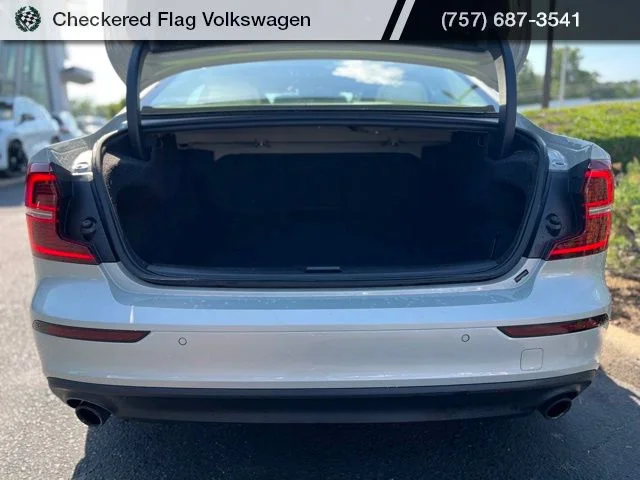 Used 2020 Birch Light Metallic Volvo T5 Momentum image 32