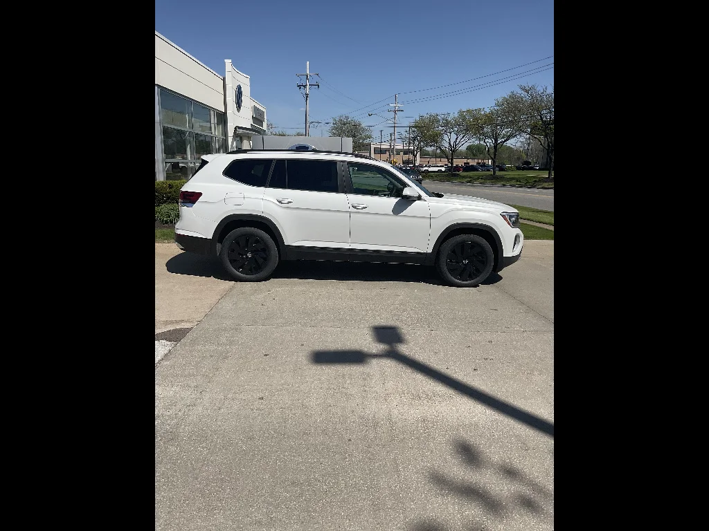New 2026 Opal White Pearl Volkswagen SE 4Motion image 3