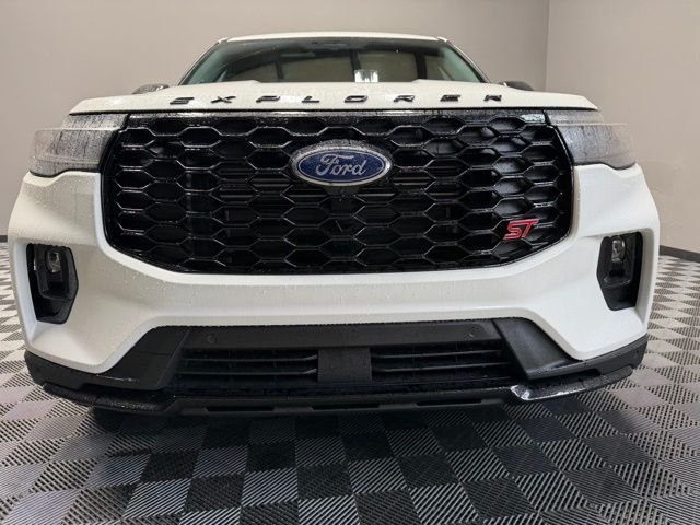 New 2026 Star White Metallic Tri-Coat Ford ST image 3