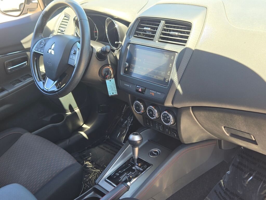 Used 2019  Mitsubishi 4WD**1 OWNER** image 5