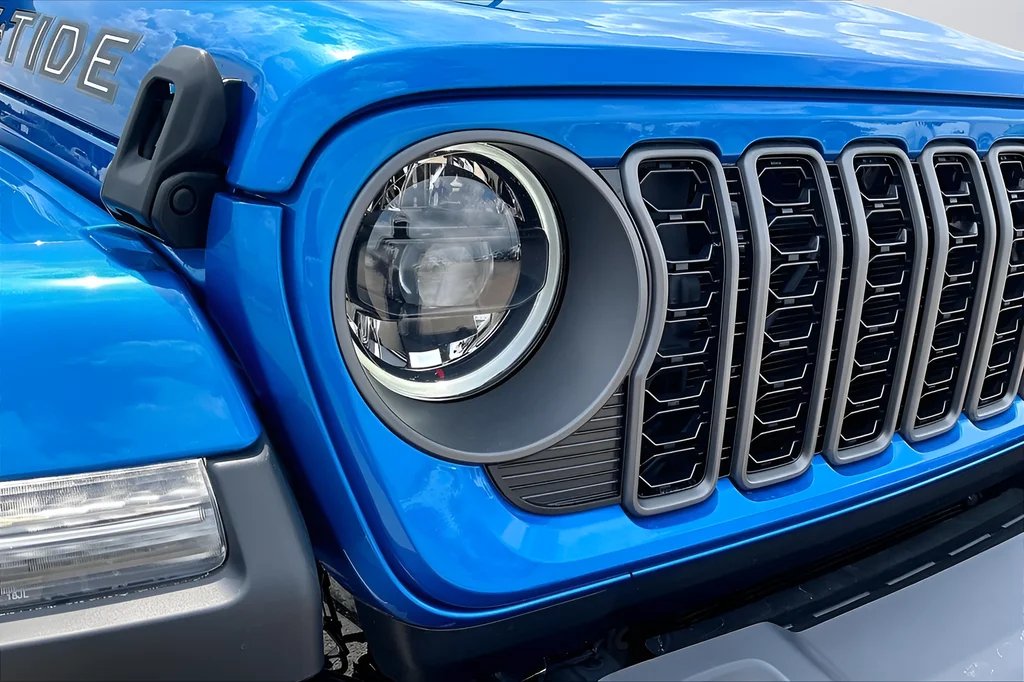 New 2025 Hydro Blue Pearlcoat Jeep High Tide image 16