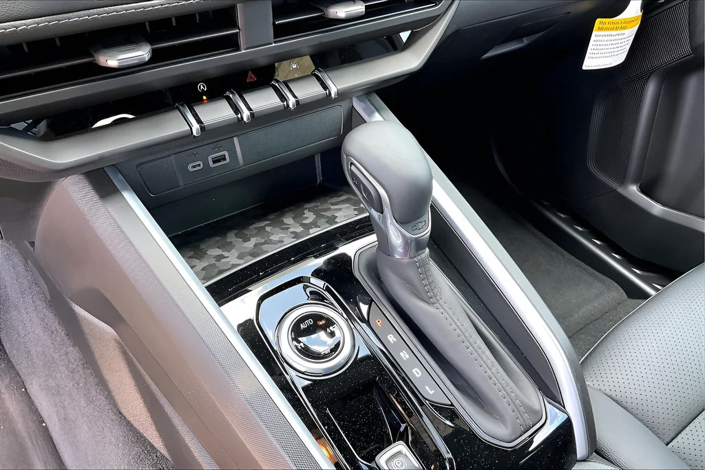 2025 Chevrolet Colorado LT - Photo 19