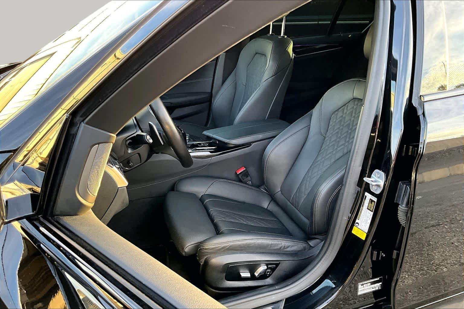 Used 2022 Black Sapphire Metallic BMW 540i image 7