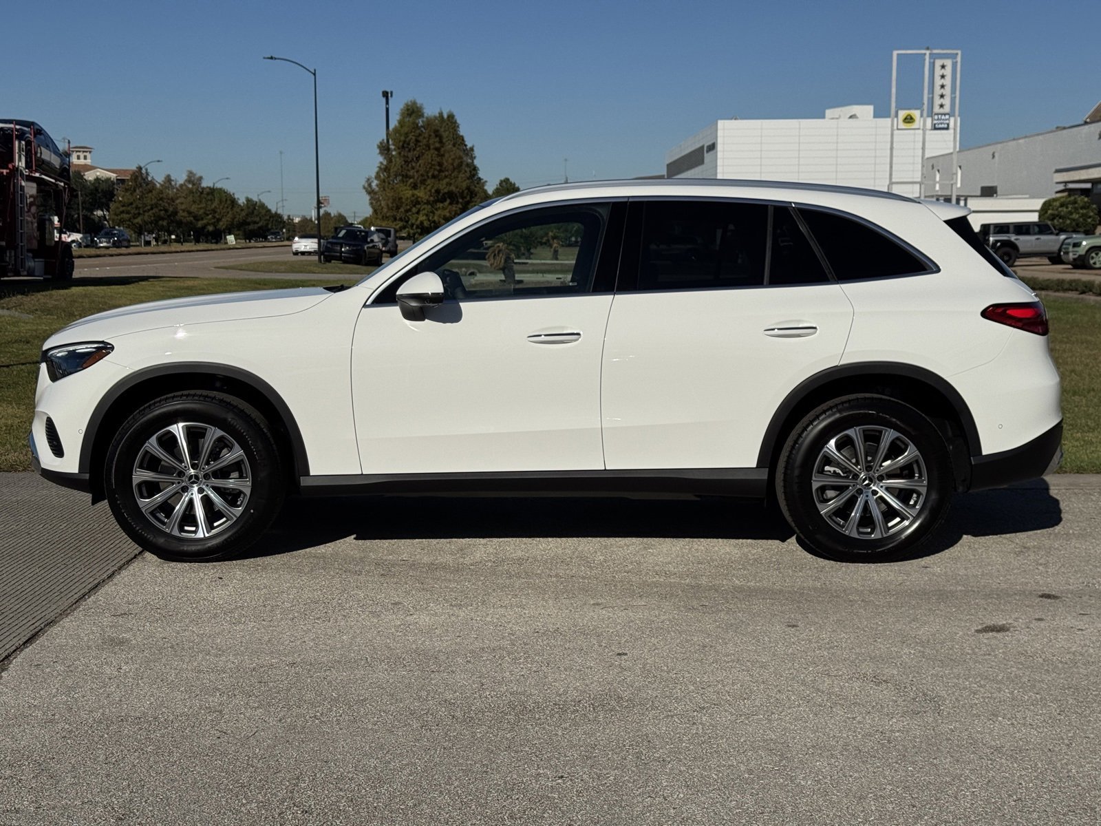 New 2026 Polar White Mercedes-Benz GLC 300 image 30