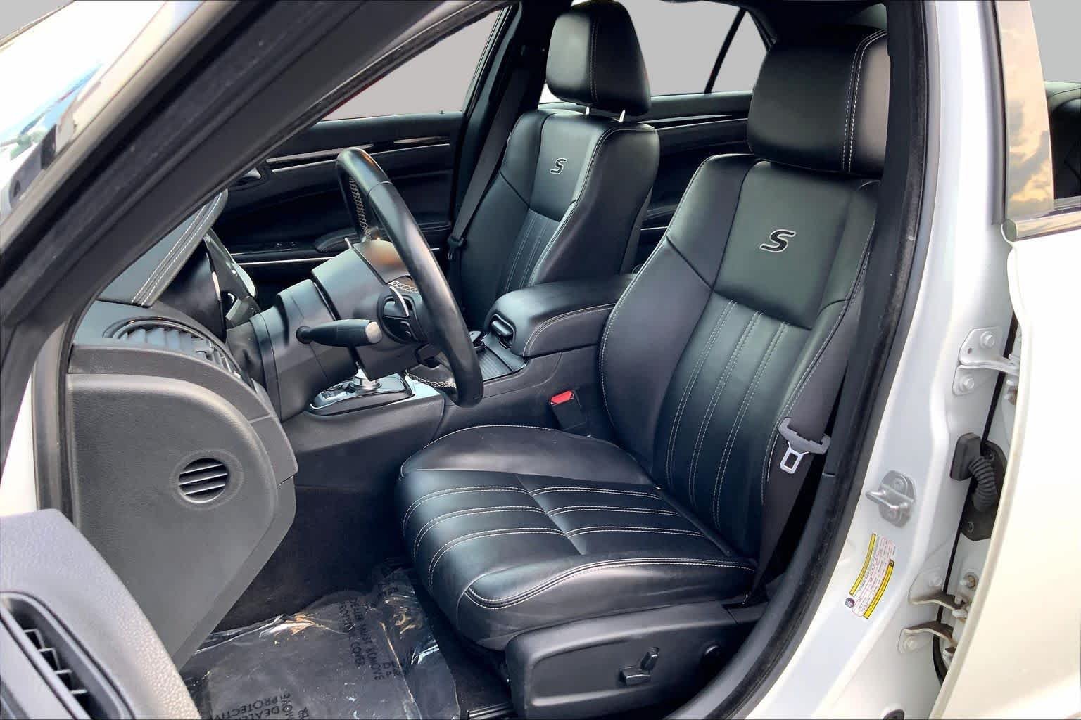 Used 2018 Bright White Clearcoat Chrysler 300S image 7