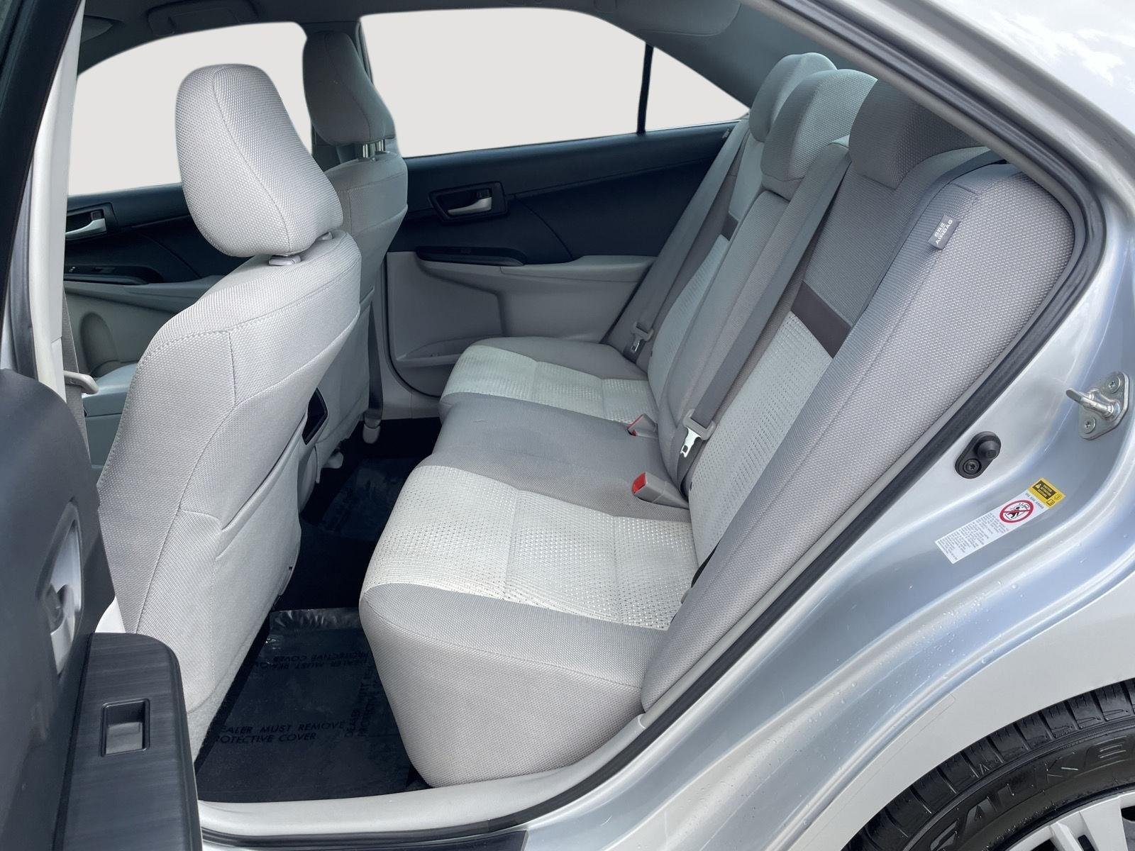 Used 2014 Classic Silver Metallic Toyota LE image 4