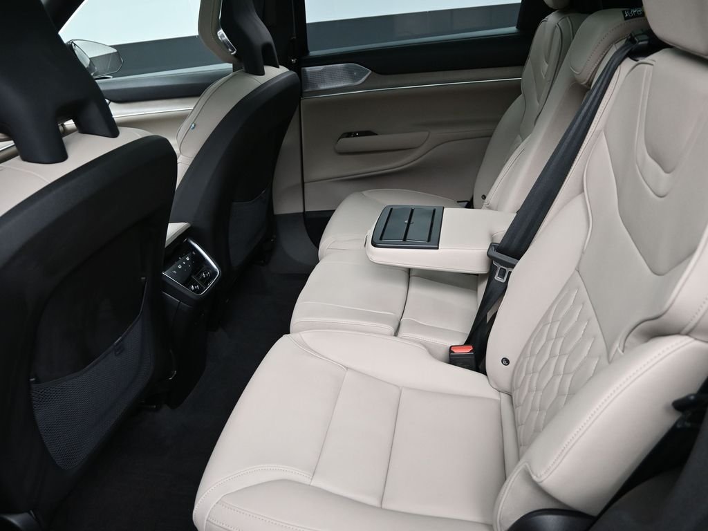 2025 Volvo EX90 Ultra - Photo 16